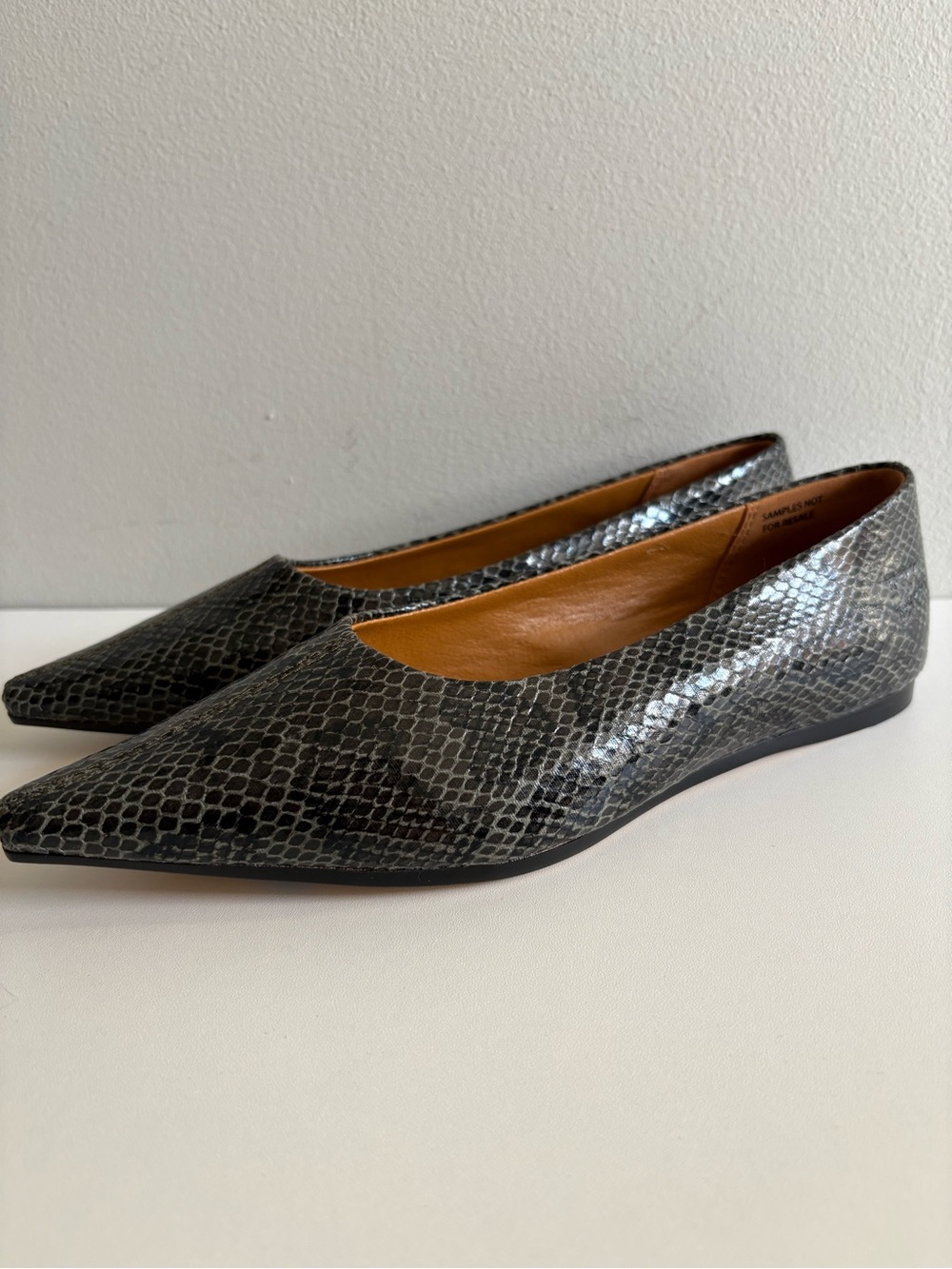 FRYE AND CO. Vivian Pointed Toe Ballet Flats Metallic Snakeskin Sample Size 6M